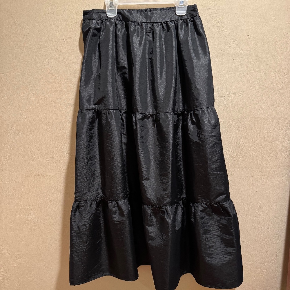 New with tag - Vince Camuto Women's maxi Skirt - Size: small